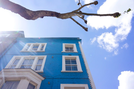 JOELIX.com | Notting Hill London blue house and blue sky