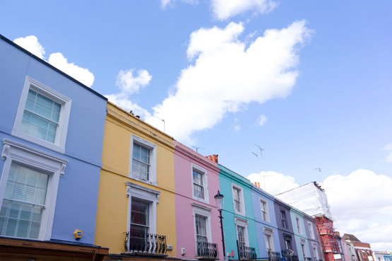 JOELIX.com | Notting Hill London colorful houses Portobello Road