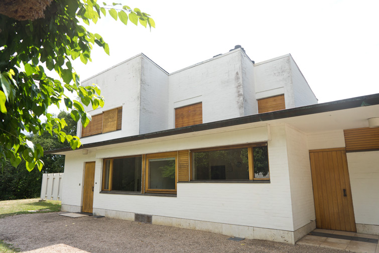 JOELIX.com | Maison Louis Carré by Alvar Aalto near Paris