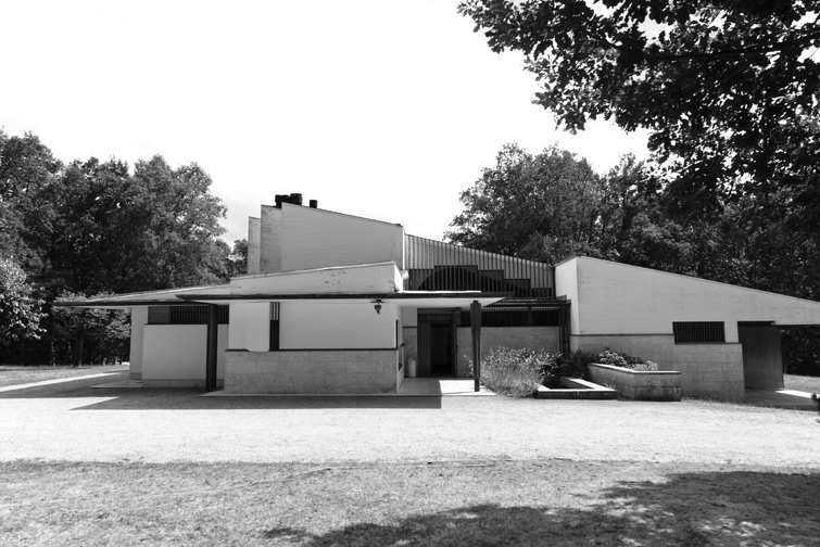 JOELIX.com | Maison Louis Carré by Alvar Aalto near Paris