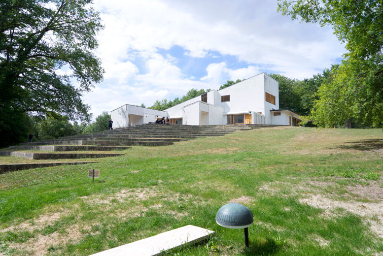 JOELIX.com | Maison Louis Carré by Alvar Aalto near Paris