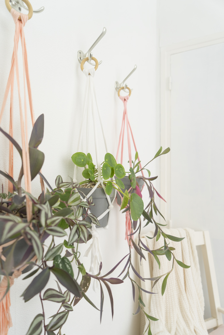 JOELIX.com | bedroom restyling #bedroom #livingwithplants #urbanjunglebloggers #evesleep #urbanoutfitters