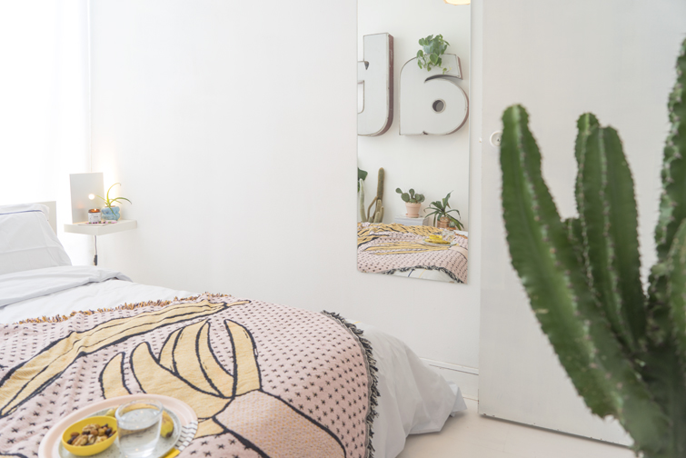 JOELIX.com | bedroom restyling #bedroom #livingwithplants #urbanjunglebloggers #evesleep #urbanoutfitters