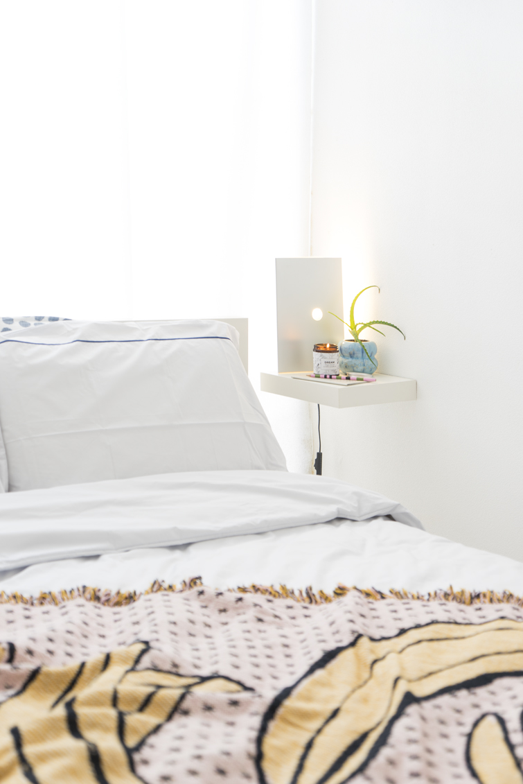 JOELIX.com | bedroom restyling #bedroom #livingwithplants #urbanjunglebloggers #evesleep #urbanoutfitters