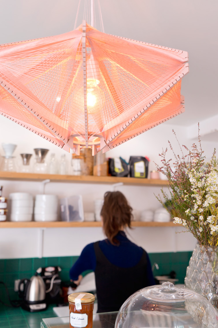 JOELIX.com | Peonies Café et Fleurs in Paris