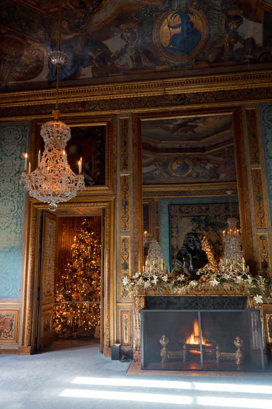 JOELIX.com | Christmas at Château de Vaux le Vicomte French castle chimney fire