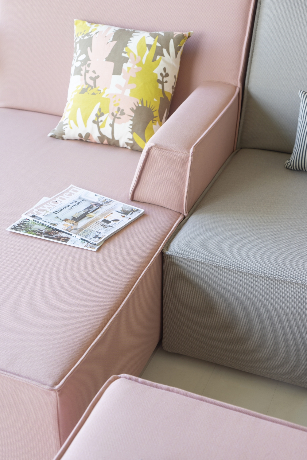 JOELIX.com | Our new pink & grey sofa from Cubit #cubit #cubitshop