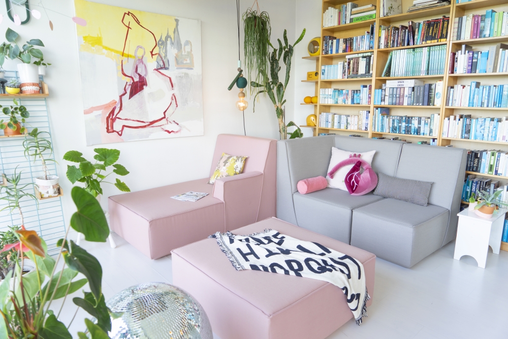 JOELIX.com | Our new pink & grey sofa from Cubit #cubit #cubitshop