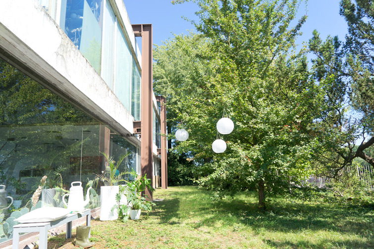 JOELIX.com | giant Elho plant pots in our garden