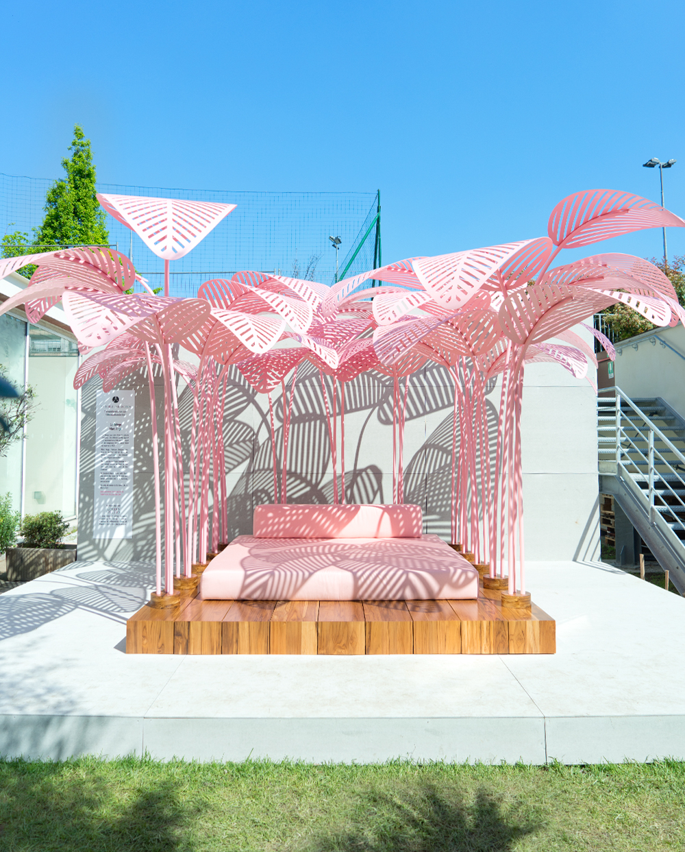 JOELIX.com | La Refuge by Marc Ange in Milan - pink daybed