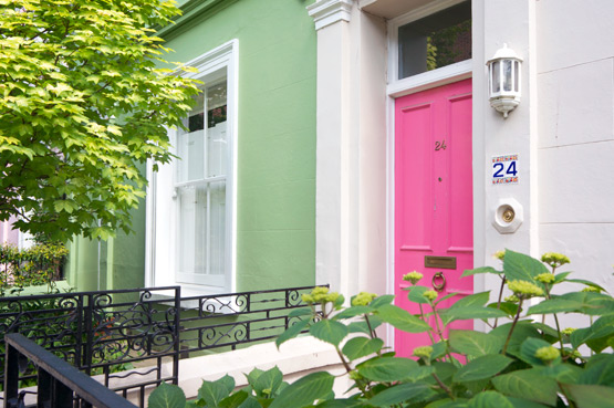JOELIX.com | Notting Hill London pink door green house