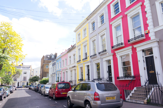 JOELIX.com | Notting Hill London colorful houses sunshine blue sky