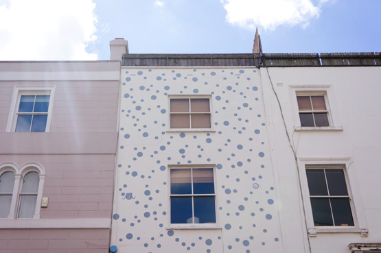 JOELIX.com | Notting Hill London polkadot house facade