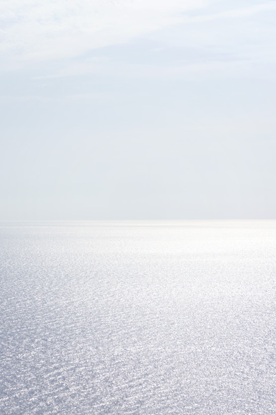 JOELIX.com - a silver Mediterranean sea in the South of France