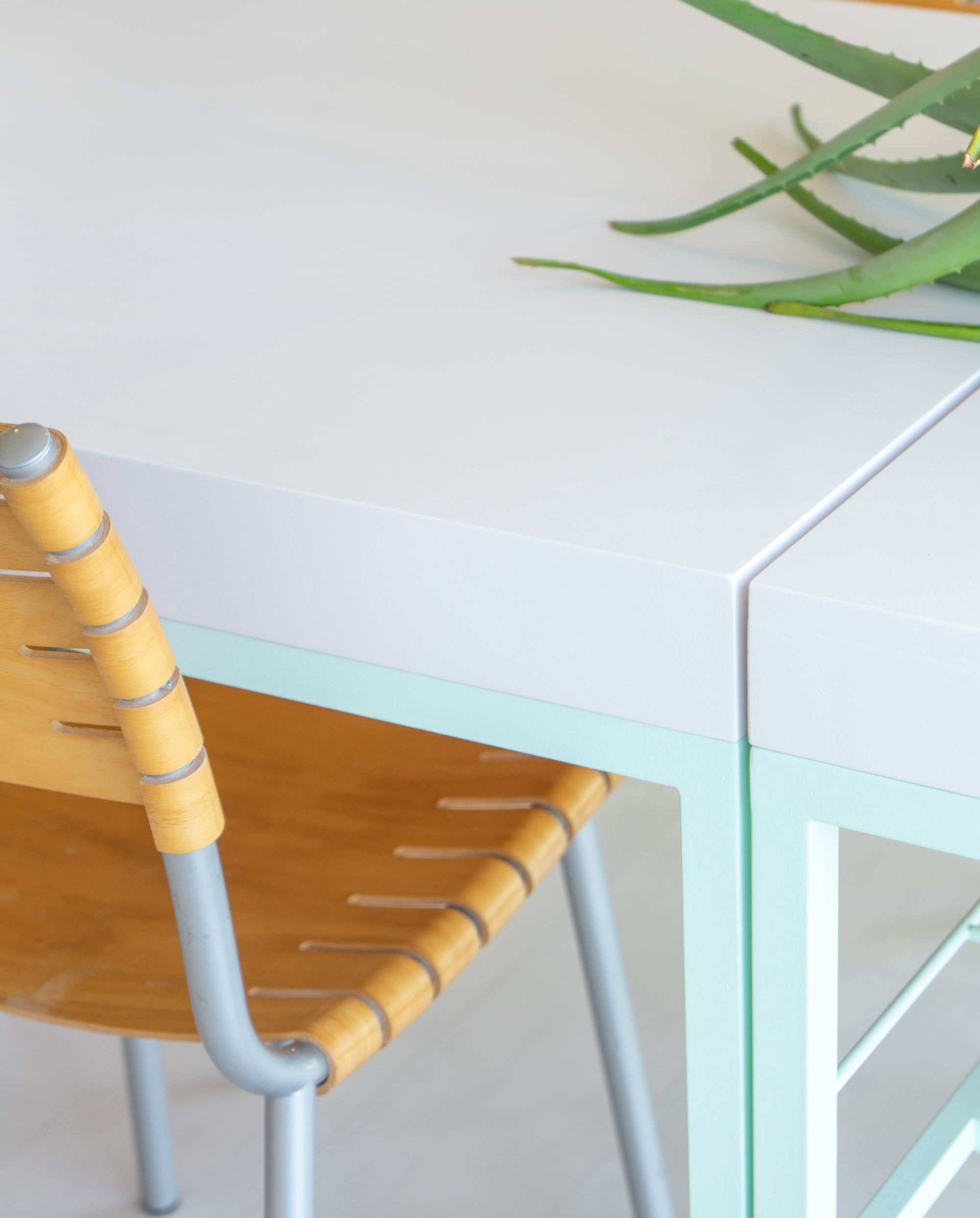 JOELIX.com | Painting the dining table #pastelparadise #urbanjunglebloggers