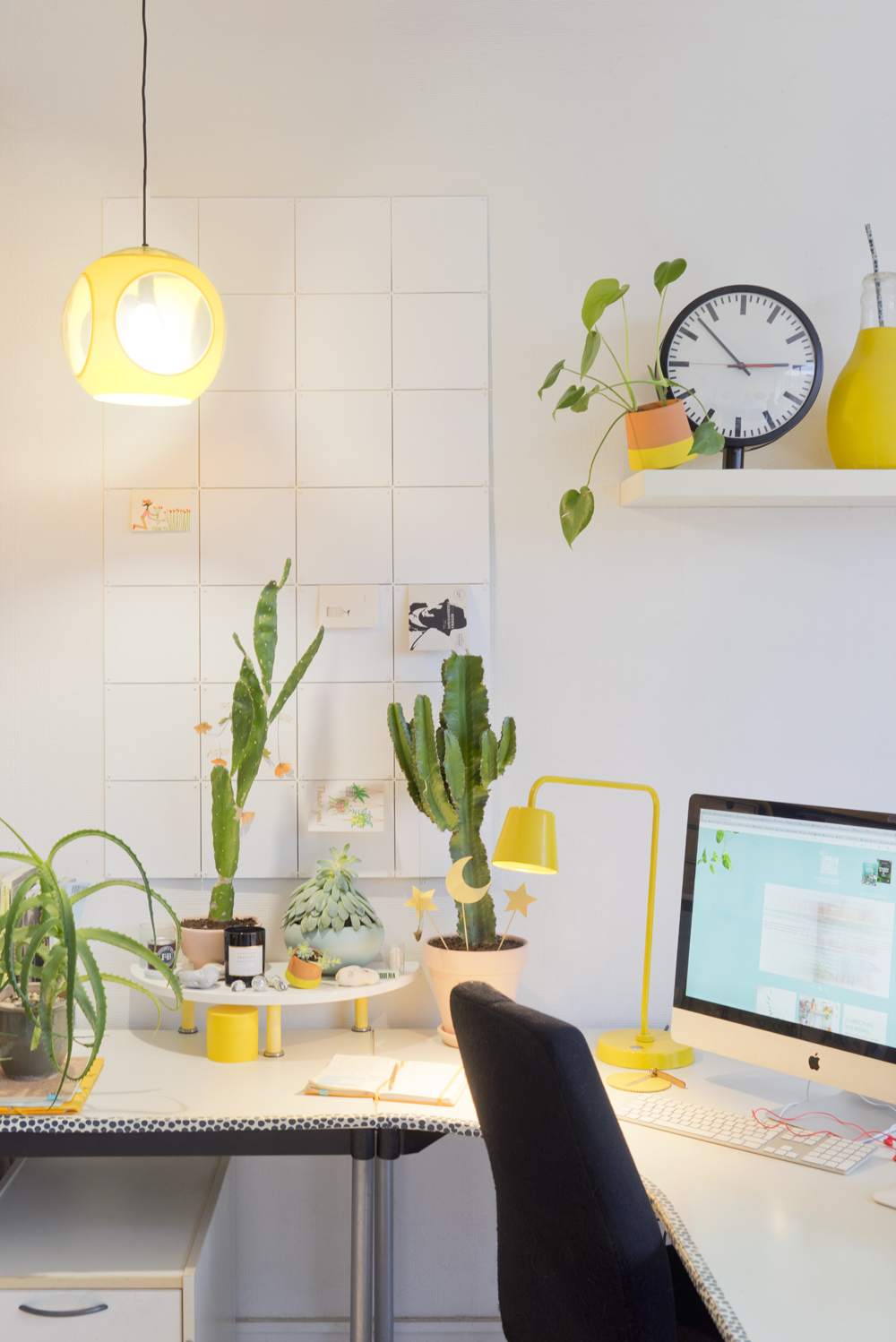 JOELIX.com | yellow workspace with Philips Hue + giveaway