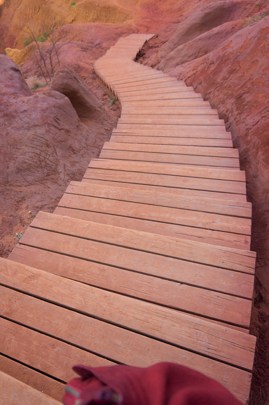 JOELIX.com - Roussillon ochre quarries in Luberon Provence