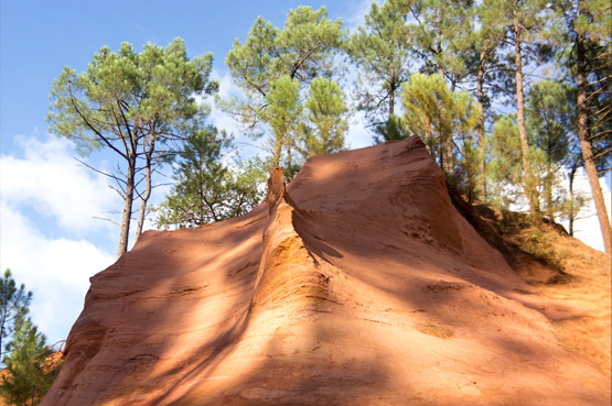 JOELIX.com - Roussillon ochre quarries in Luberon Provence