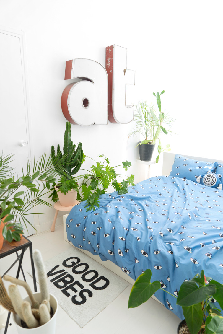 JOELIX.com | Cozy guestroom with Urban Outfitters