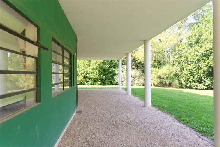 JOELIX.com | Villa Savoye, Poissy France by Le Corbusier