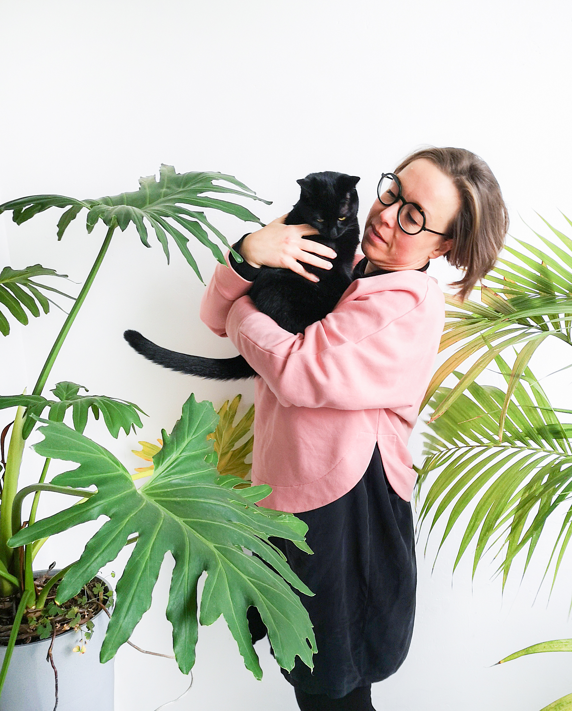 JOELIX.com - Judith de Graaff with Retsina black cat