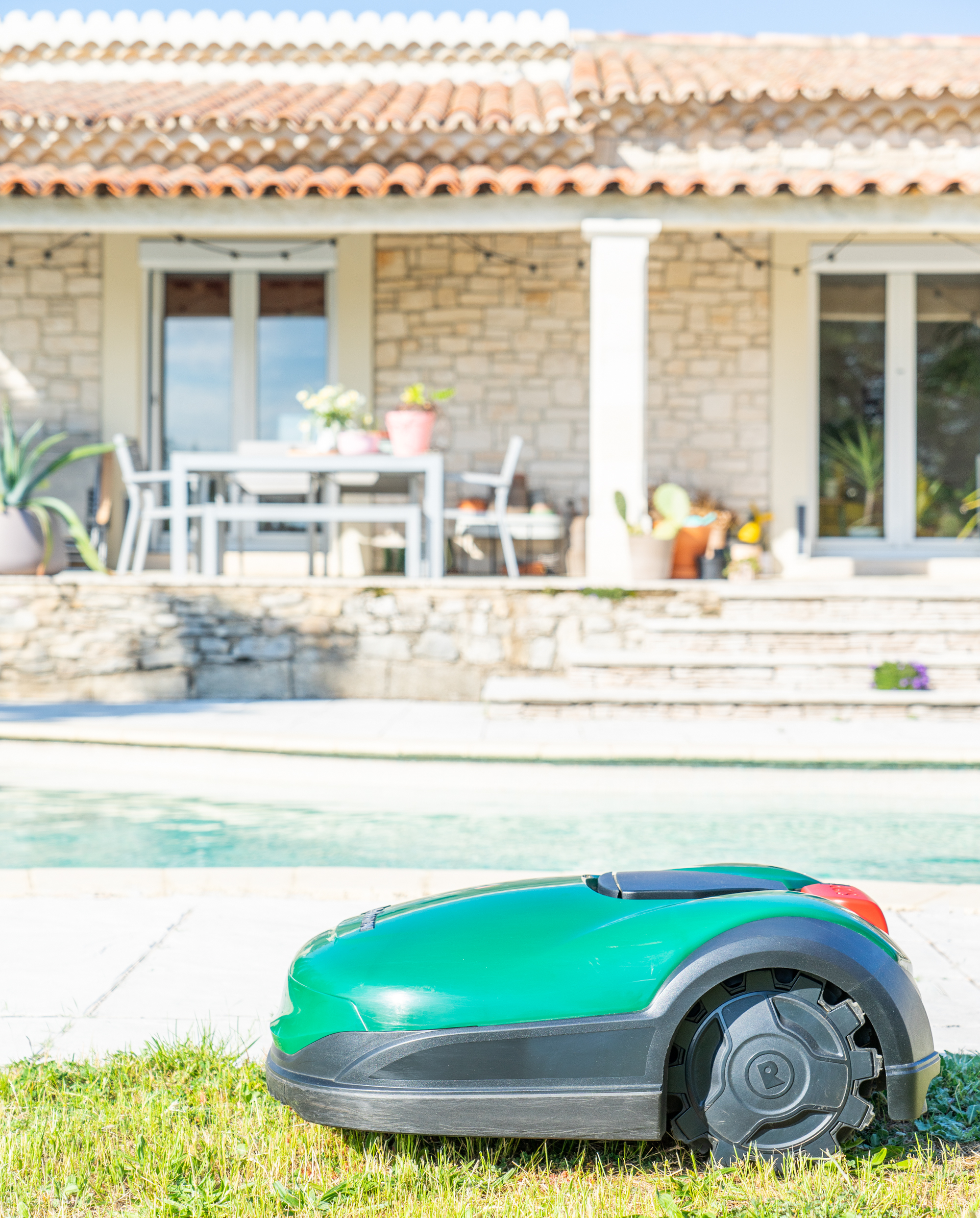 JOELIX.com | Work less more smile with Robomow robot lawn mower