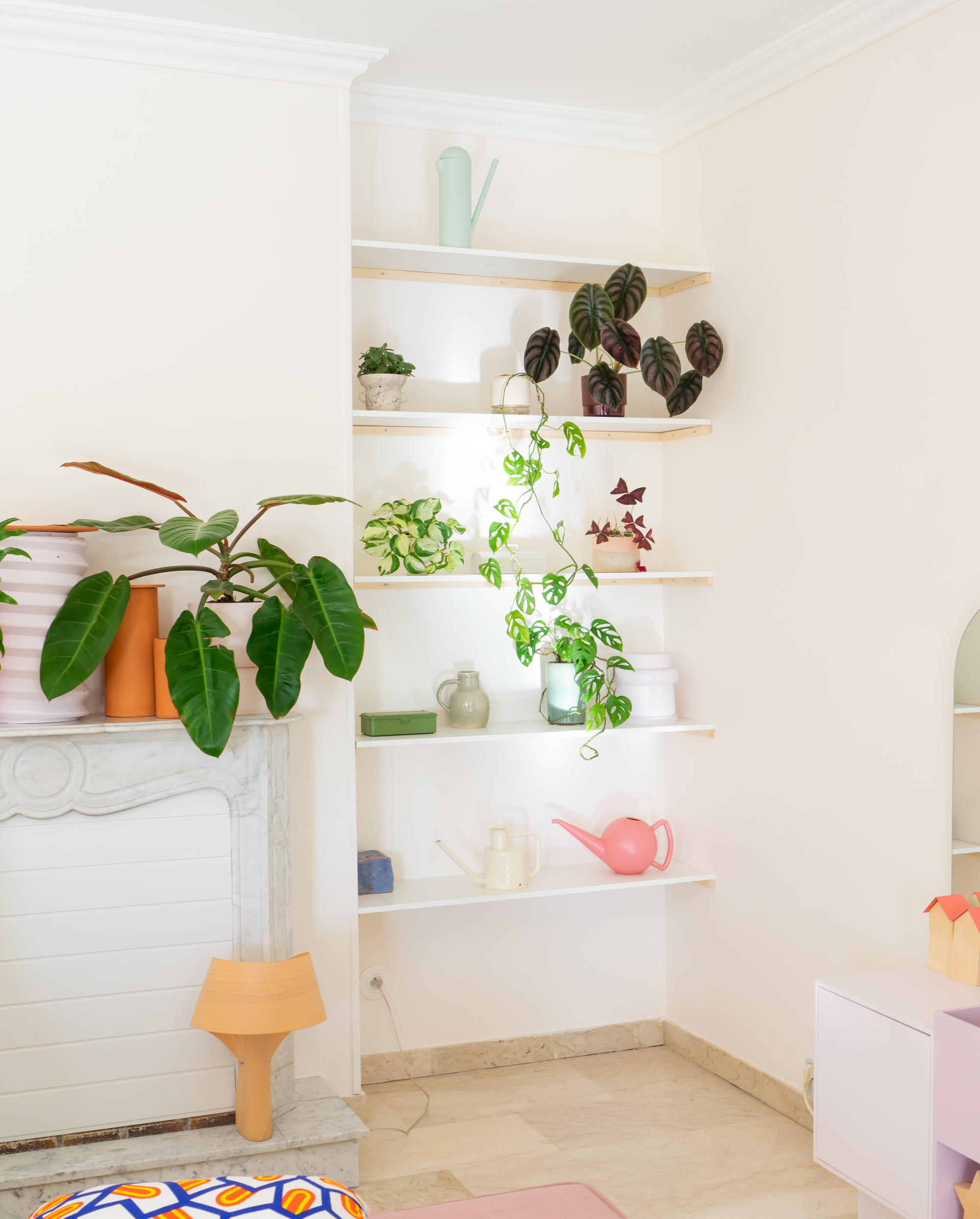 JOELIX.com | DIY Shelves in livingroom