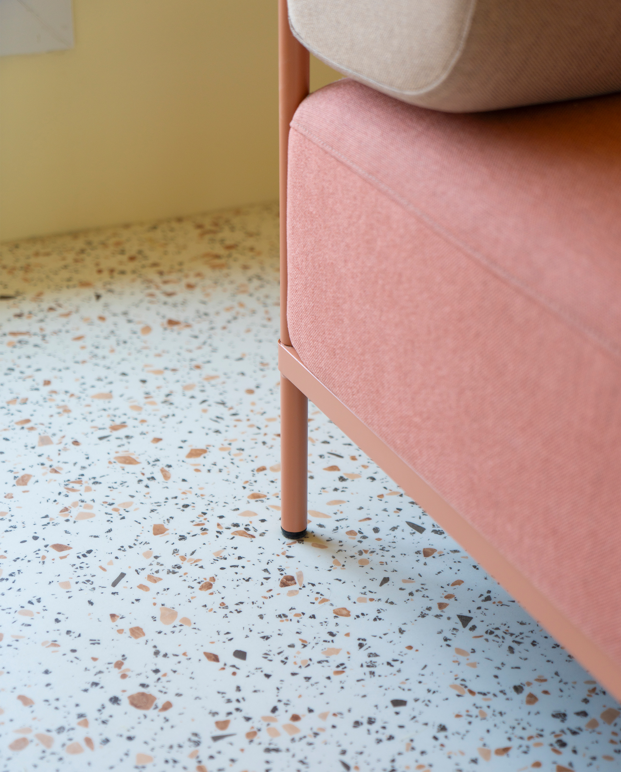 JOELIX.com | Petite Maison Triangles - Forbo Flooring Modul'up Venezia Sepia