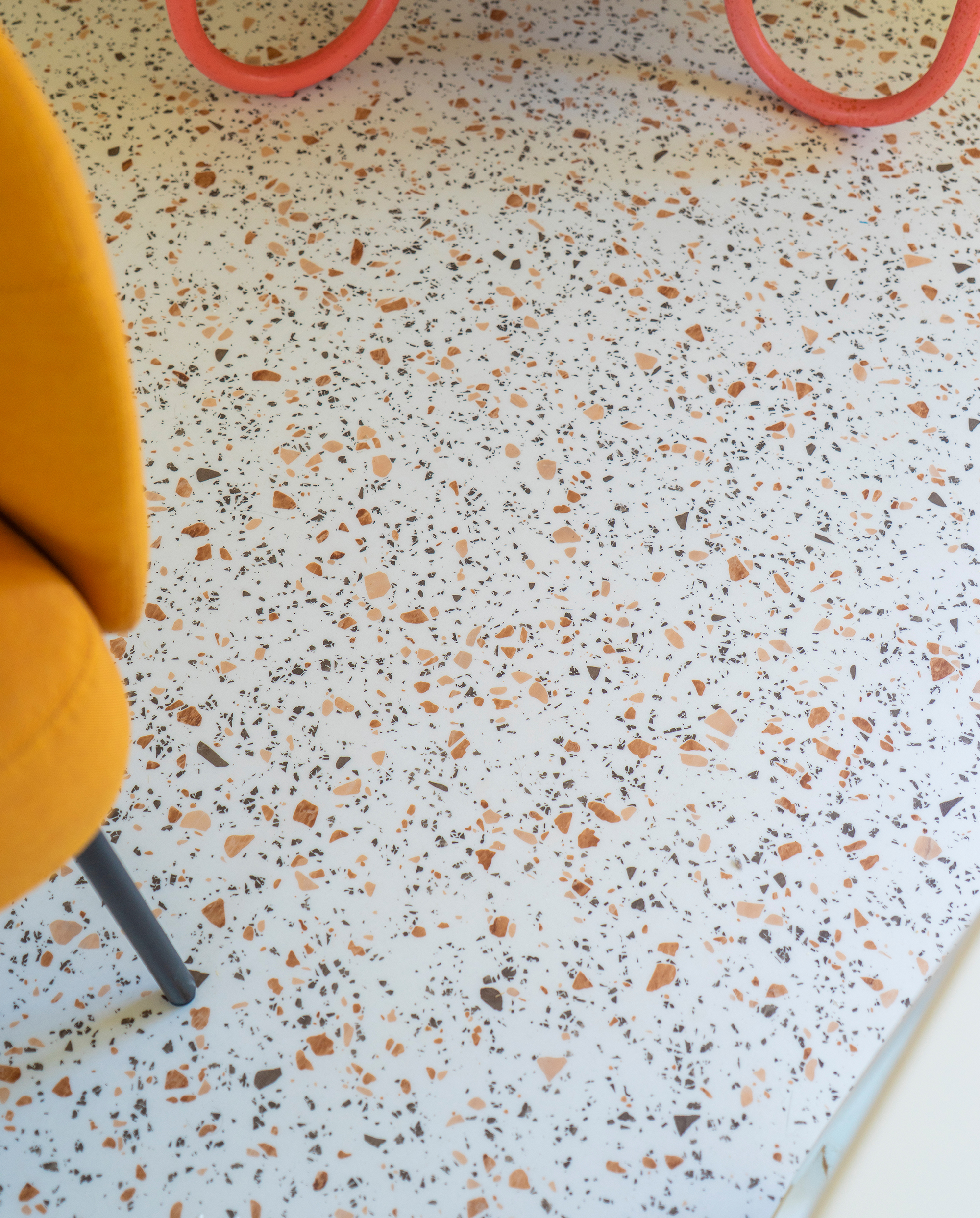 JOELIX.com | Petite Maison Triangles - Forbo Flooring Modul'up Venezia Sepia