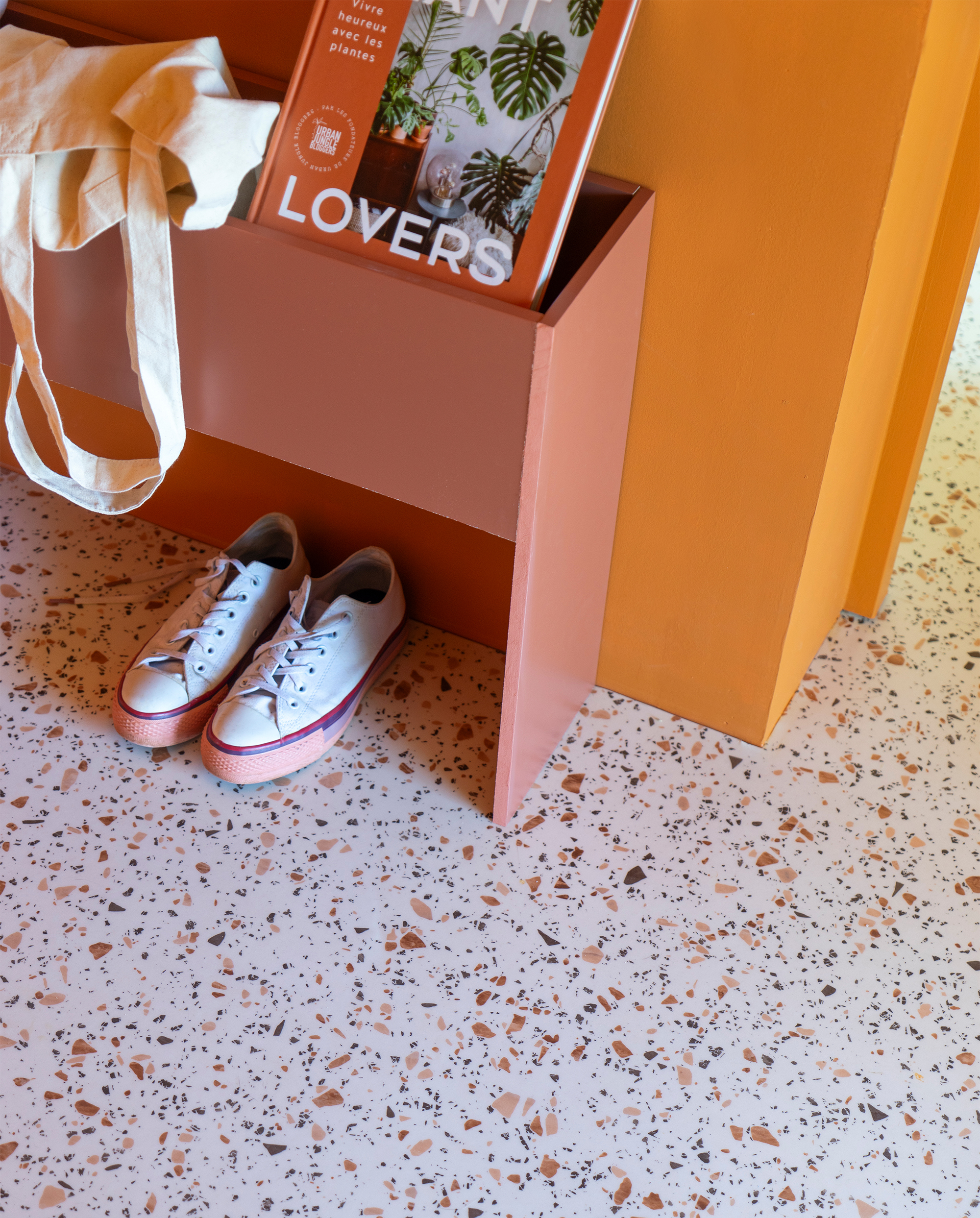 JOELIX.com | Petite Maison Triangles - Forbo Flooring Modul'up Venezia Sepia